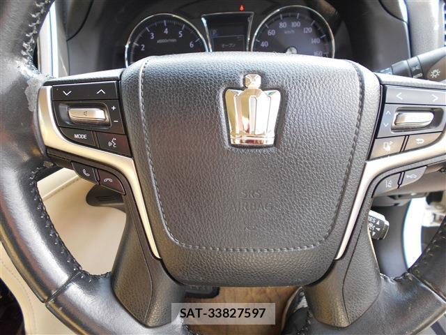 Toyota CROWN 2017-07 8372534-9