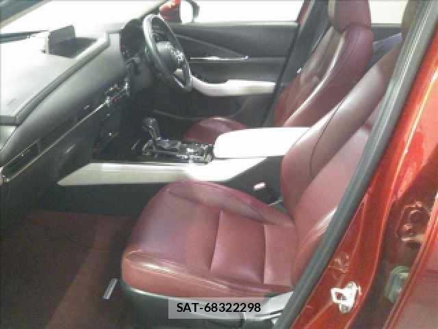 Mazda CX-30 2021-02 8373300-4