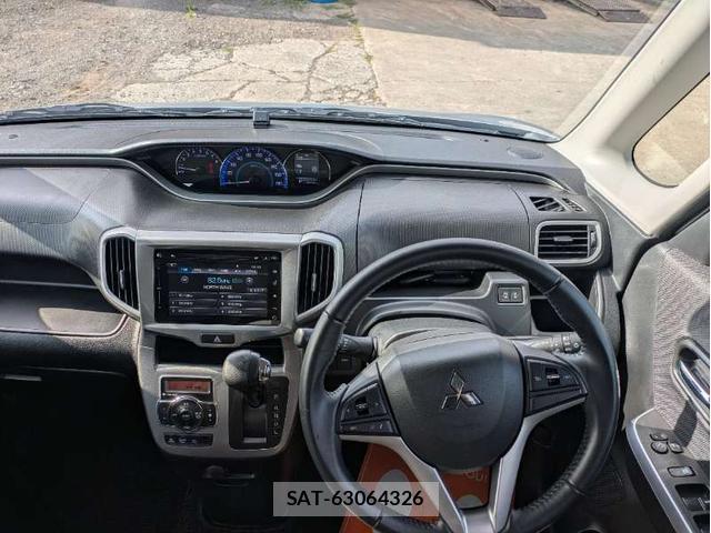 Mitsubishi DELICA 2016-06 8372798-18