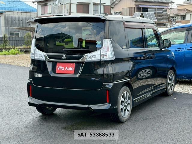 Mitsubishi DELICA 2018-03 8373792-13