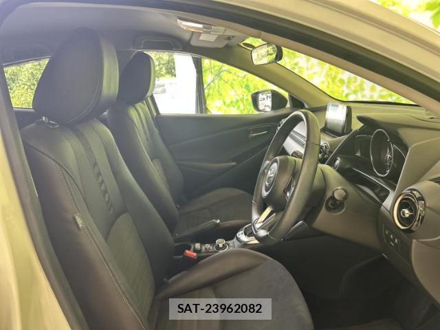 Mazda DEMIO 2018-03 8373745-3