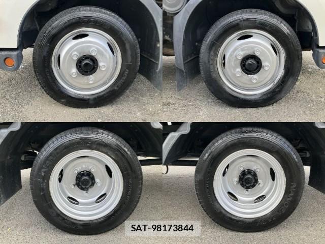 Hino DUTRO 2014-09 8373902-10