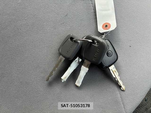 Isuzu ELF TRUCK 2017-05 8373903-19