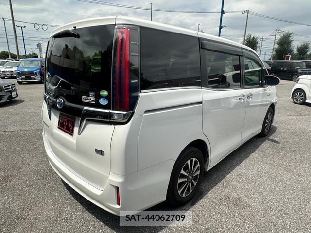 Toyota ESQUIRE 2017-07 8373269-3