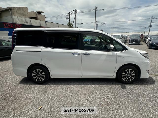 Toyota ESQUIRE 2017-07 8373269-9