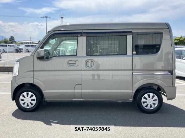 Suzuki EVERY 2025-04 8372488-1