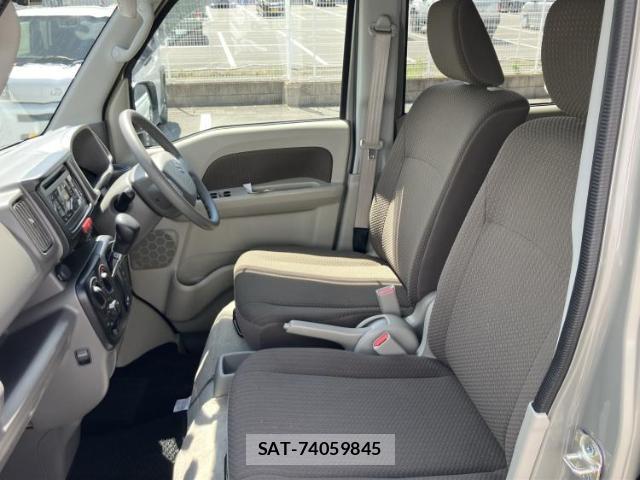 Suzuki EVERY 2025-04 8372488-5