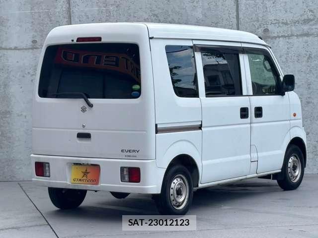Suzuki EVERY 2015-01 8373808-3
