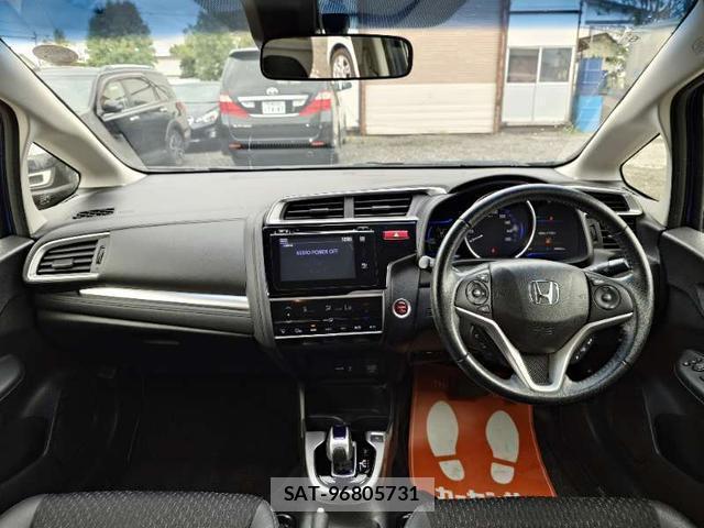 Honda FIT HYBRID 2015-06 8372802-7
