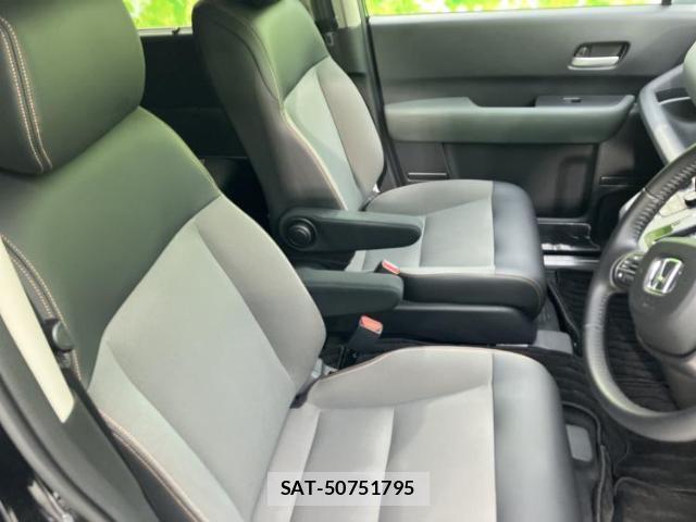 Honda FREED HYBRID 2025-10 8374137-3