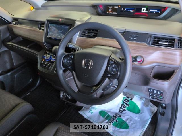 Honda FREED 2022-03 8372882-2