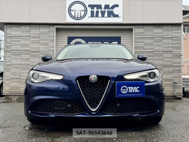 ALFA ROMEO Giulia 2018-07 8373811-1
