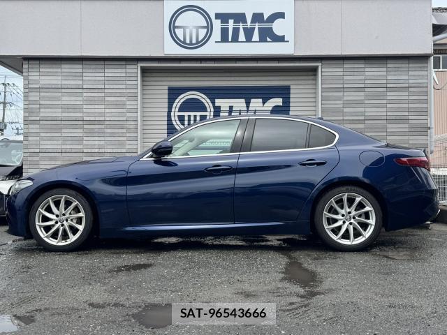 ALFA ROMEO Giulia 2018-07 8373811-2