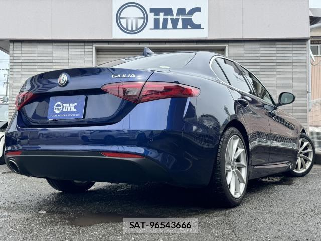 ALFA ROMEO Giulia 2018-07 8373811-3