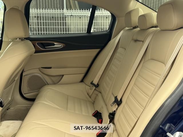 ALFA ROMEO Giulia 2018-07 8373811-6