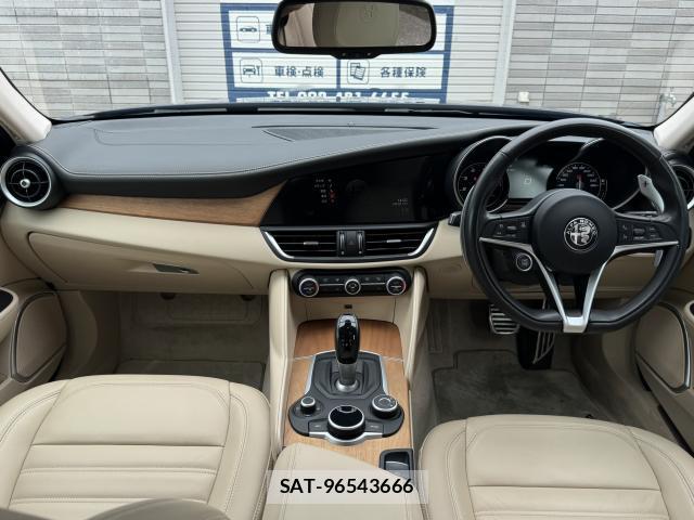 ALFA ROMEO Giulia 2018-07 8373811-7