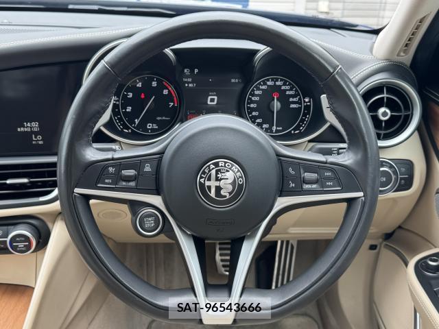 ALFA ROMEO Giulia 2018-07 8373811-8