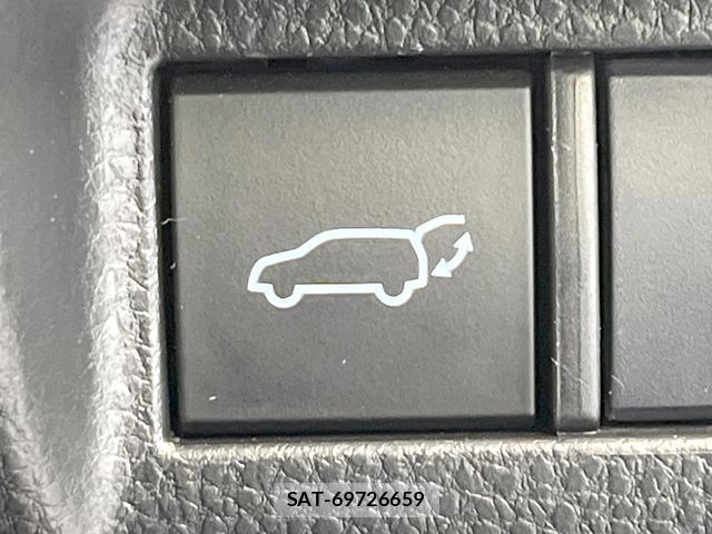 Toyota HARRIER 2021-04 8373923-6