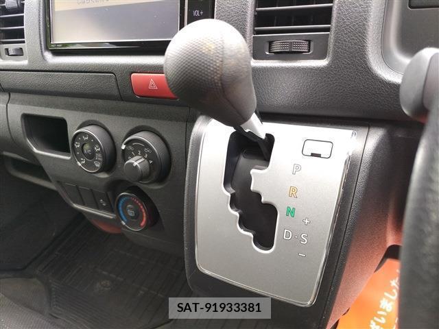 Toyota HIACE VAN 2020-06 8372480-12