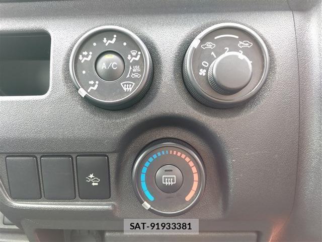 Toyota HIACE VAN 2020-06 8372480-16