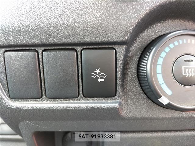 Toyota HIACE VAN 2020-06 8372480-17