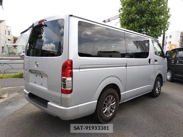 Toyota HIACE VAN 2020-06 8372480-4