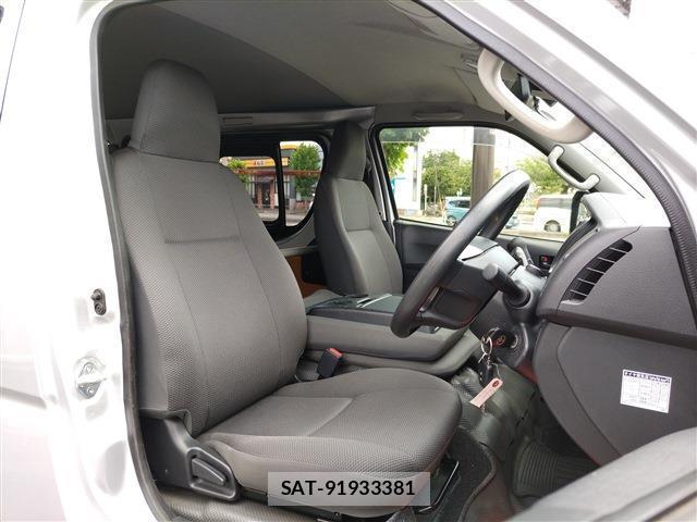 Toyota HIACE VAN 2020-06 8372480-9