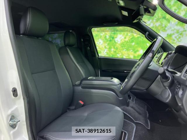 Toyota HIACE VAN 2024-05 8372948-3