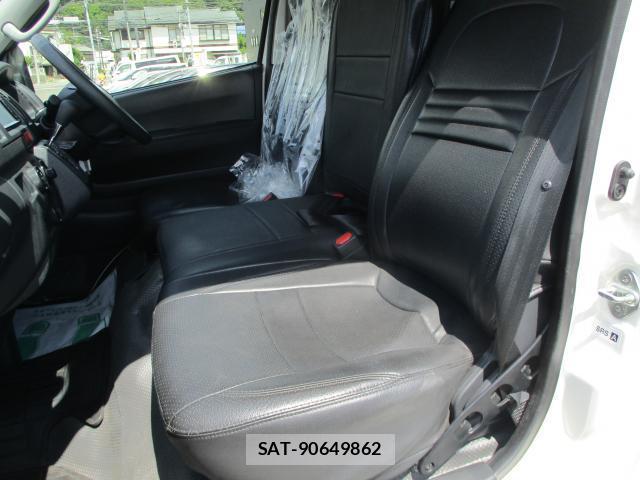 Toyota HIACE VAN 2024-08 8373508-12