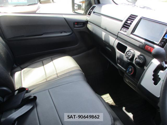 Toyota HIACE VAN 2024-08 8373508-17