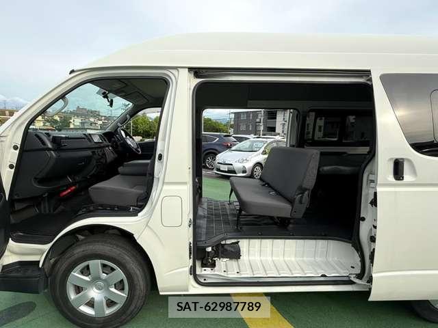 Toyota HIACE VAN 2021-09 8373680-17