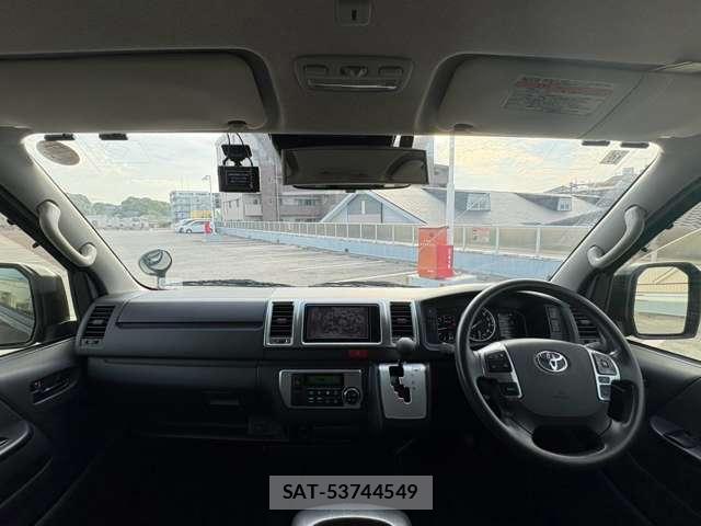 Toyota HIACE VAN 2020-10 8373723-4