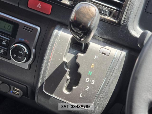 Toyota HIACE VAN 2015-08 8373899-17