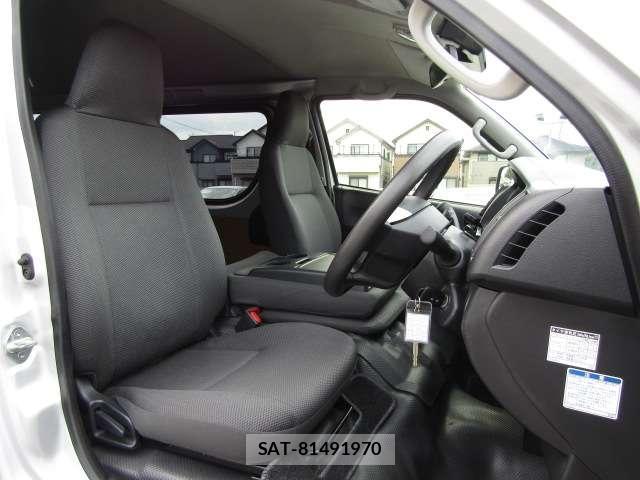 Toyota HIACE VAN 2023-10 8374041-2