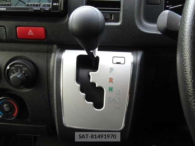 Toyota HIACE VAN 2023-10 8374041-3