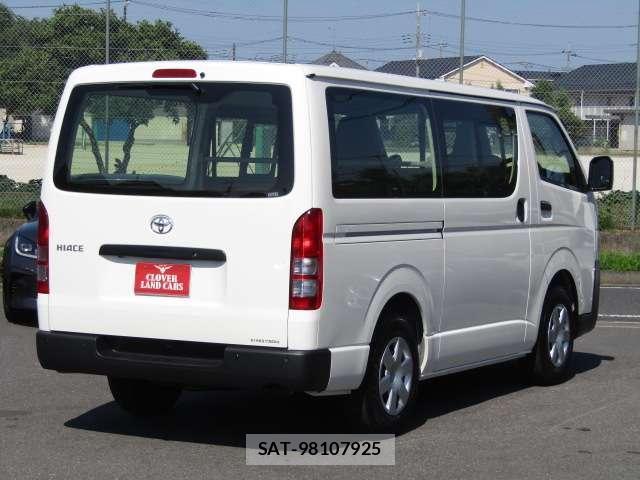 Toyota HIACE VAN 2026-05 8374045-1