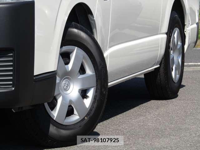 Toyota HIACE VAN 2026-05 8374045-10