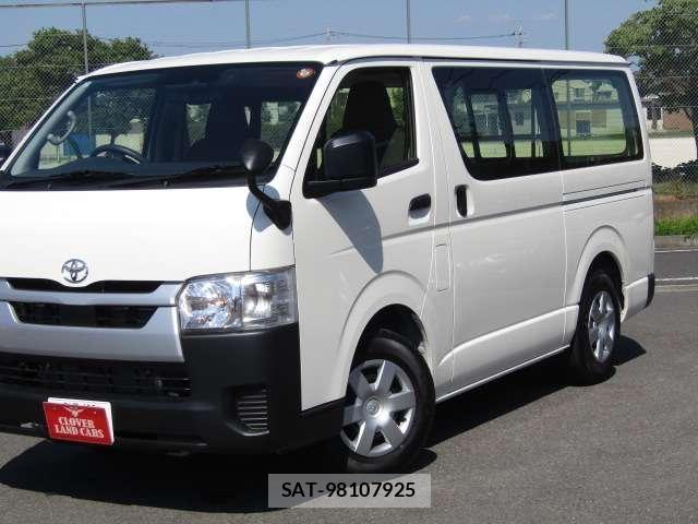 Toyota HIACE VAN 2026-05 8374045-11