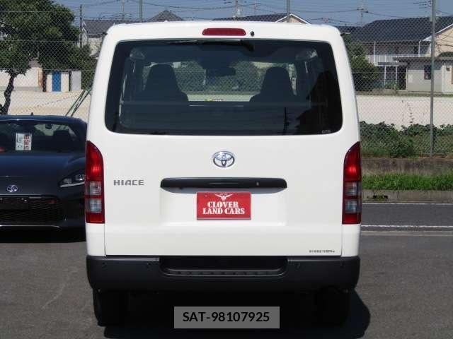 Toyota HIACE VAN 2026-05 8374045-13