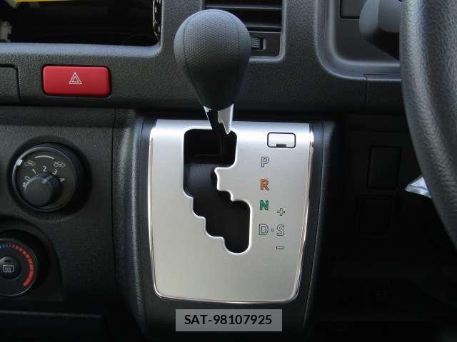 Toyota HIACE VAN 2026-05 8374045-5