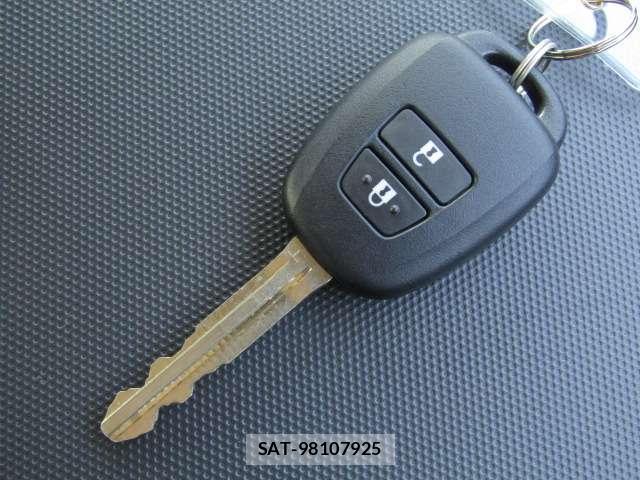 Toyota HIACE VAN 2026-05 8374045-7