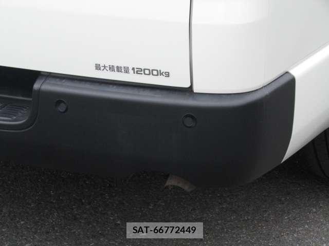 Toyota HIACE VAN 2023 8374046-11