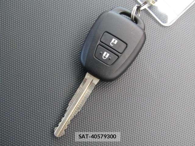 Toyota HIACE VAN 2025-11 8374048-12