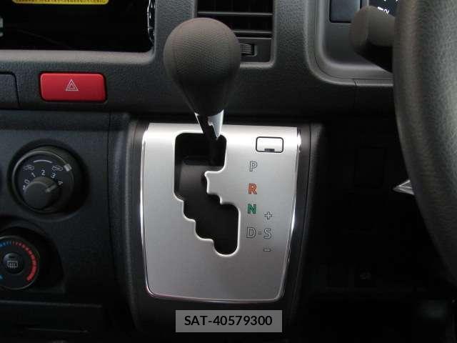 Toyota HIACE VAN 2025-11 8374048-2