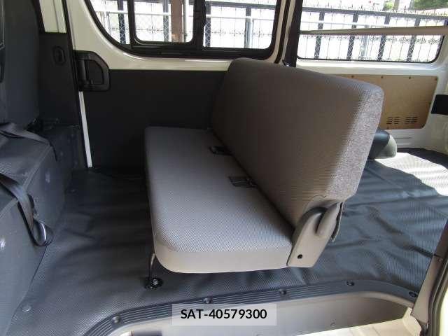 Toyota HIACE VAN 2025-11 8374048-6