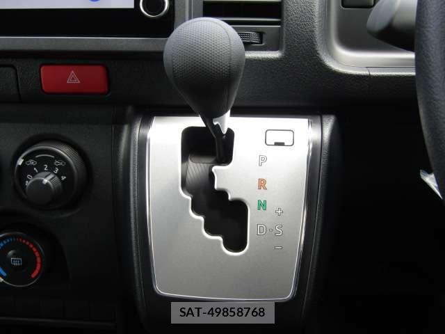 Toyota HIACE VAN 2026-06 8374049-2