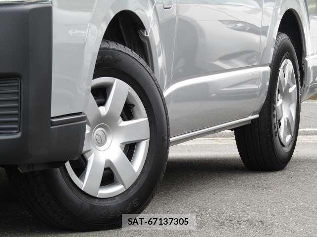 Toyota HIACE VAN 2023-11 8374050-8