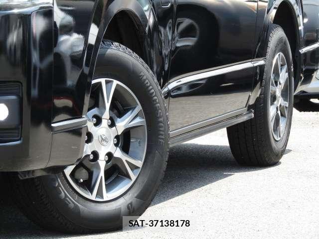 Toyota HIACE VAN 2022-07 8374051-11