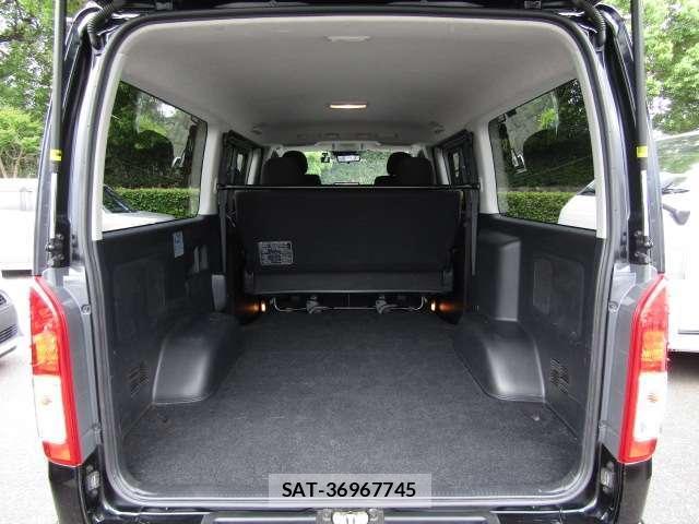 Toyota HIACE VAN 2024-05 8374053-11