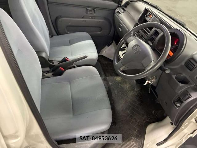 Daihatsu HIJET CARGO 2016-09 8372826-5